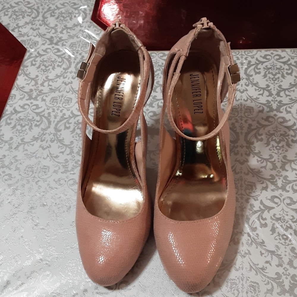 JENNIFER LOPEZ BLUSH HEELS - Picture 7 of 14